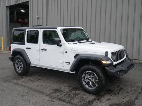 Used 2024 Jeep Wrangler Sport S image 7