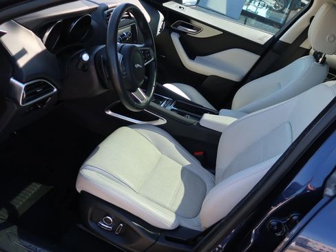 Used 2019 Jaguar F-PACE Prestige image 5