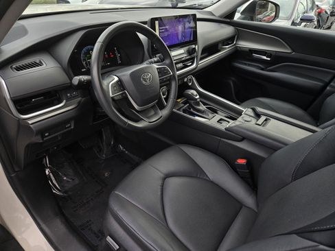 Certified 2024 Toyota Grand Highlander XLE image 8