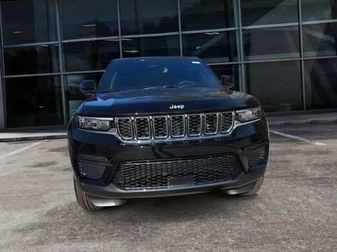 New 2025 Jeep Grand Cherokee Laredo X image 2