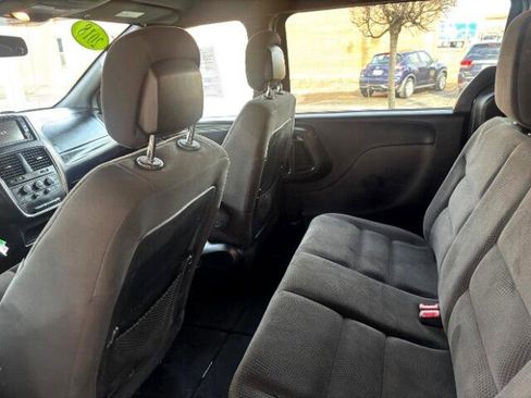 Used 2018 Dodge Grand Caravan SE image 17