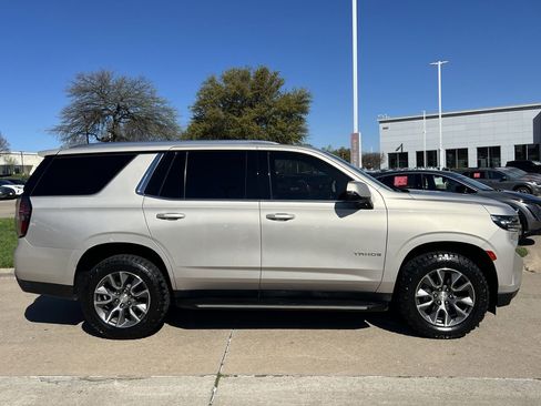 Used 2022 Chevrolet Tahoe LT w/ Luxury Package image 3