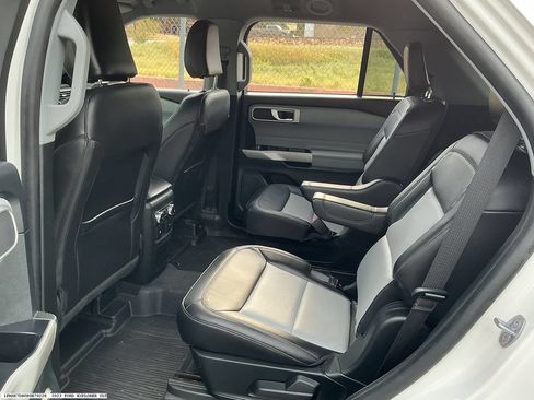Used 2023 Ford Explorer XLT w/ Equipment Group 202A RWD image 9
