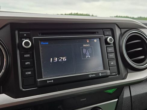 Used 2017 Toyota Tacoma SR5 AWD/4WD image 20