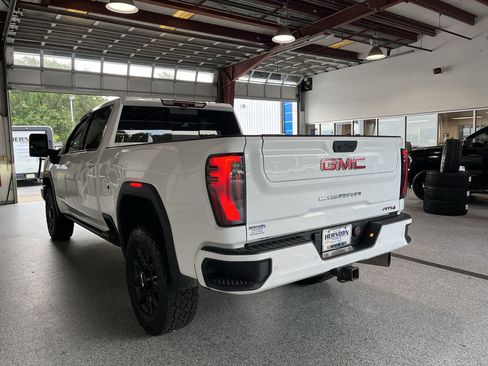 Used 2024 GMC Sierra 3500 AT4 w/ AT4 Premium Plus Package AWD/4WD image 6