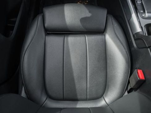 Used 2022 Mercedes-Benz GLB 250 4MATIC w/ Premium Package Lite image 30