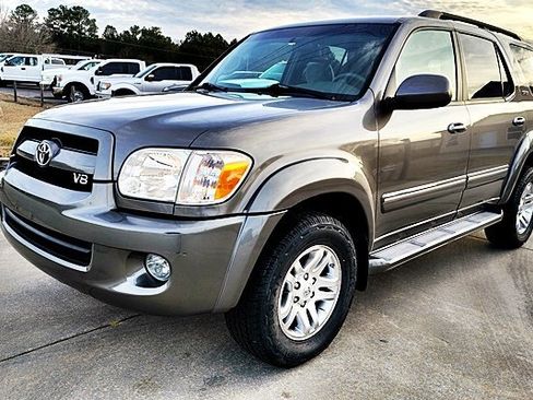 Used 2007 Toyota Sequoia SR5 AWD/4WD image 5