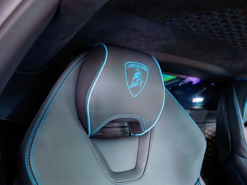 Used 2023 Lamborghini Huracan EVO image 12