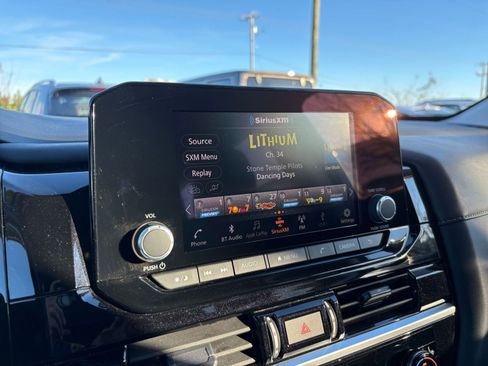 Used 2025 Nissan Pathfinder SV image 23