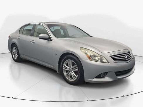 Used 2015 INFINITI Q40 w/ Moonroof Package image 2