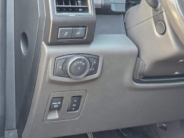 Used 2018 Ford Expedition Limited w/ Equipment Group 301A RWD image 24