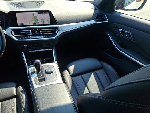 Used 2022 BMW 330i xDrive Sedan w/ M Sport Package image 16