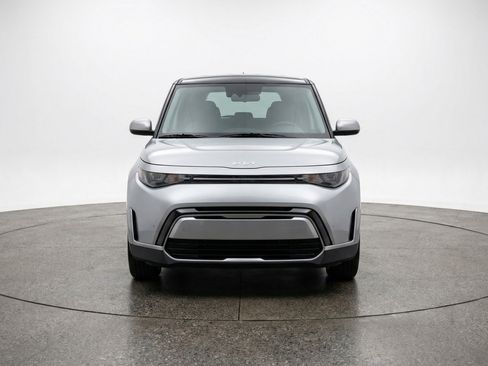 Used 2025 Kia Soul LX w/ LX Technology Package image 2