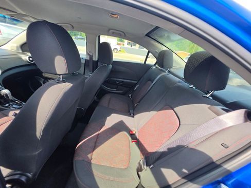 Used 2017 Chevrolet Sonic LT w/ Convenience Package FWD image 9