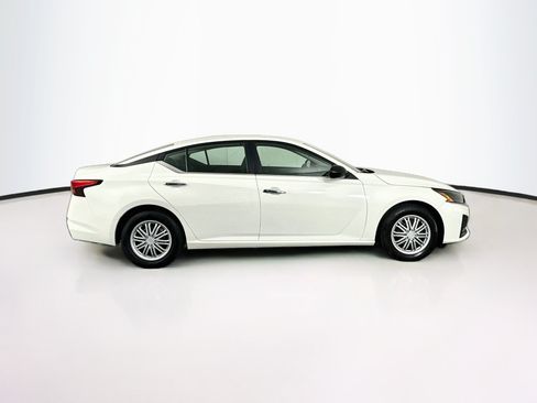 Used 2024 Nissan Altima 2.5 S FWD image 10