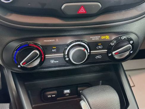 Used 2025 Kia Soul LX FWD image 20