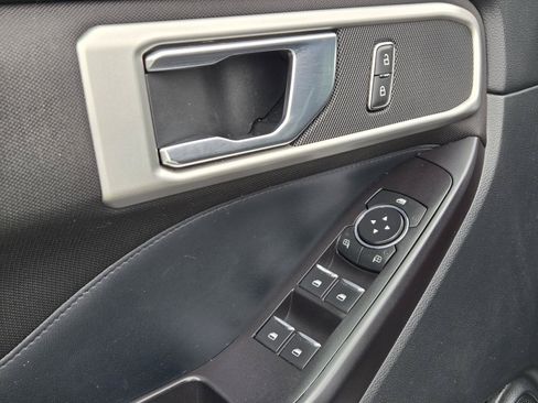 Used 2020 Ford Explorer XLT AWD/4WD image 14