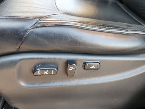 Used 2012 INFINITI QX56 7-passenger w/ Theater Pkg image 16