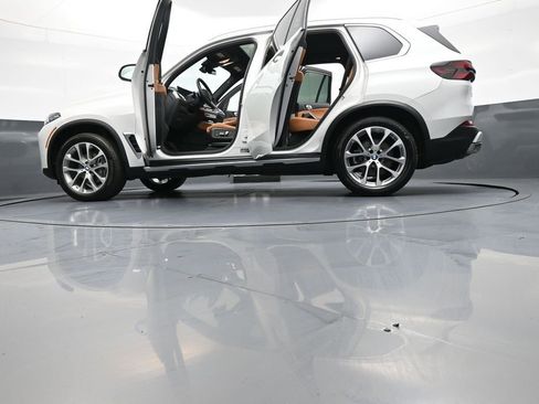 Used 2024 BMW X5 xDrive40i w/ Premium Package AWD/4WD image 52