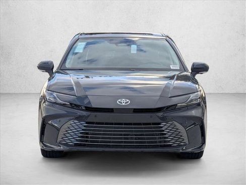 Used 2025 Toyota Camry XLE w/ Premium Plus Package image 6