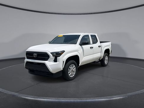 Used 2024 Toyota Tacoma SR RWD image 4
