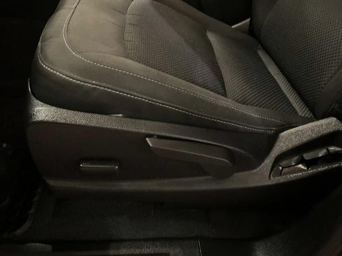 Used 2019 Chevrolet Colorado LT w/ LT Convenience Package AWD/4WD image 15