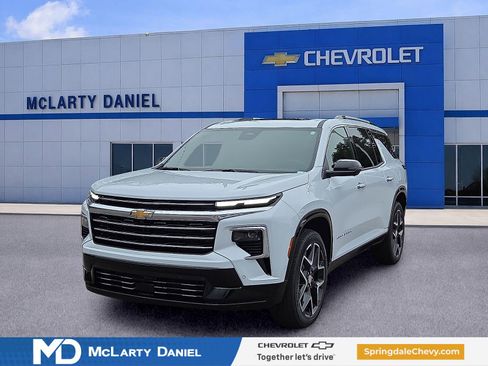 New 2026 Chevrolet Traverse High Country FWD image 2