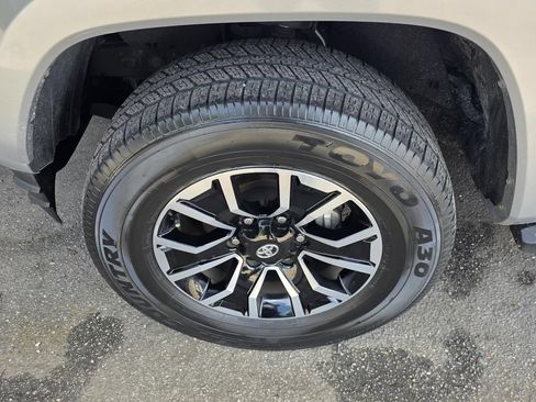 Used 2022 Toyota Tacoma TRD Sport w/ Technology Package RWD image 30