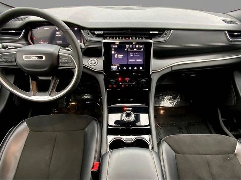 Used 2023 Jeep Grand Cherokee Altitude image 7