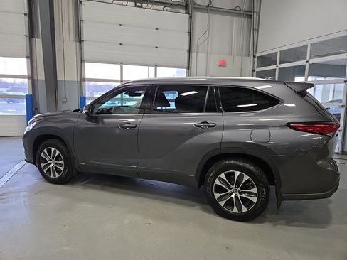 Used 2022 Toyota Highlander XLE image 9