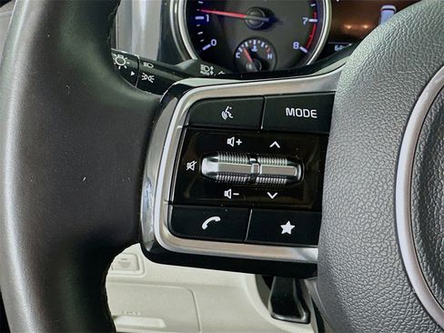 Certified 2024 Kia Carnival EX image 10