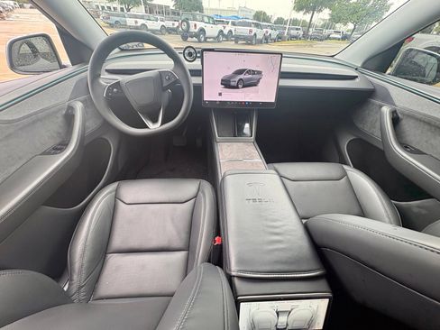 Used 2026 Tesla Model Y 2WD image 7
