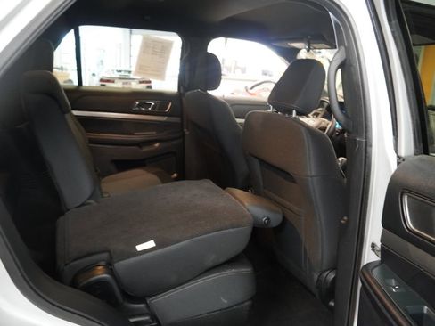 Used 2018 Ford Explorer XLT image 22