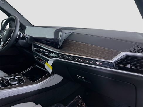 New 2026 BMW X5 xDrive40i w/ Climate Comfort Package image 32