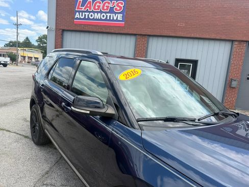 Used 2016 Ford Explorer XLT w/ Equipment Group 202A AWD/4WD image 10