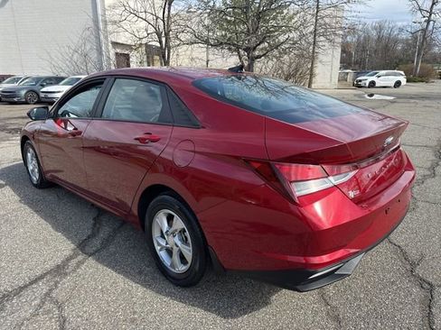 Used 2023 Hyundai Elantra SE image 19