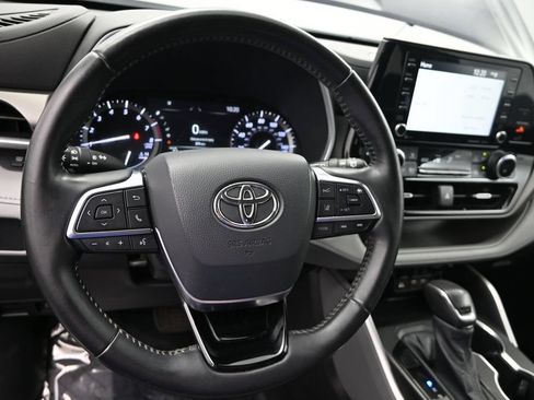 Used 2021 Toyota Highlander XLE FWD image 22