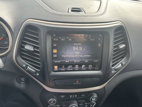 Used 2015 Jeep Cherokee Latitude w/ Comfort/Convenience Group image 14