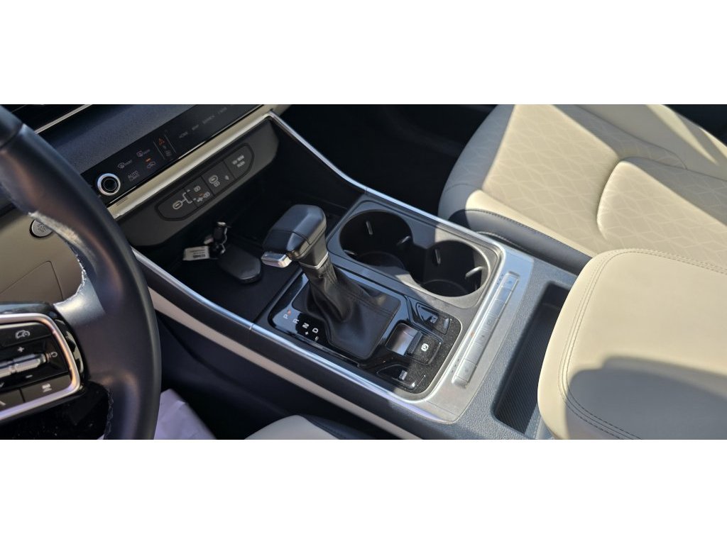 Used 2025 Kia Carnival EX FWD image 15