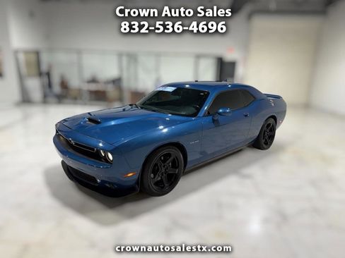 Used 2020 Dodge Challenger R/T RWD image 1