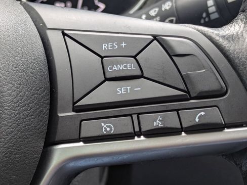 Used 2018 Nissan Rogue SV FWD image 25