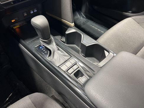 Used 2025 Toyota Camry LE image 40
