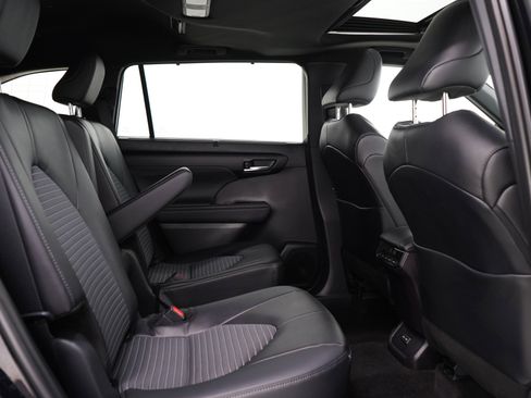 Certified 2026 Toyota Highlander XSE AWD/4WD image 12