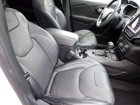 Certified 2022 Jeep Cherokee Latitude Lux w/ Sun & Sound Group image 12