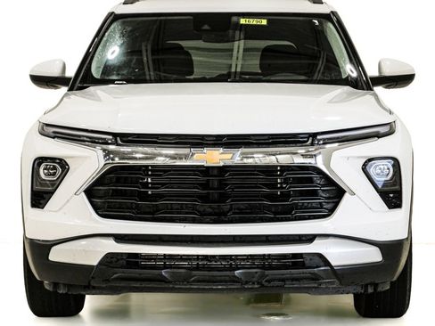 Used 2025 Chevrolet TrailBlazer LT FWD image 2