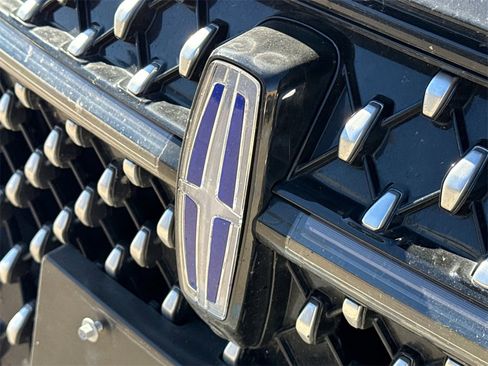 Used 2024 Lincoln Nautilus Reserve w/ Equipment Group 202A image 9