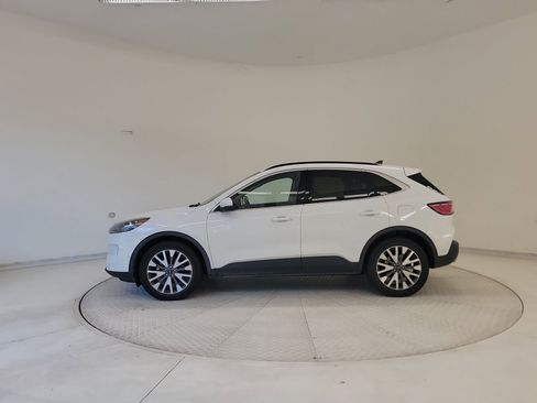 Used 2020 Ford Escape Titanium AWD/4WD image 2