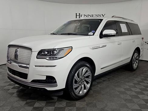 Used 2022 Lincoln Navigator Reserve AWD/4WD image 2