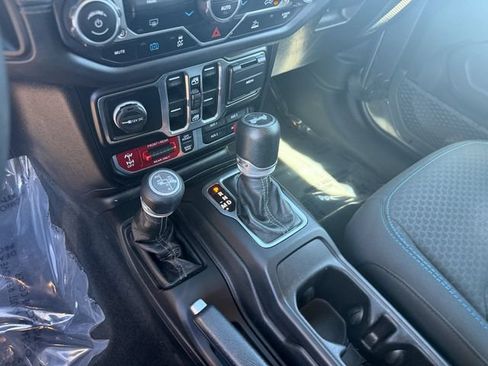 Used 2024 Jeep Wrangler Unlimited Rubicon 4xe AWD/4WD image 24