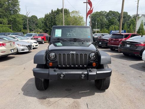 Used 2012 Jeep Wrangler Unlimited Rubicon w/ Dual Top Group AWD/4WD image 2